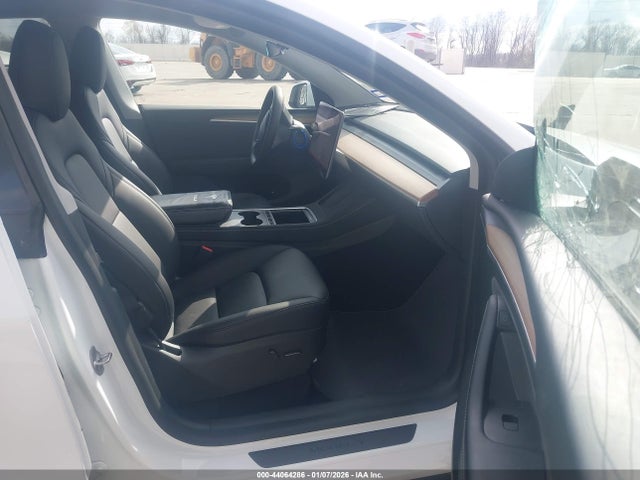 2023 TESLA MODEL Y 7SAYGDEE9PA097396 Photo 4