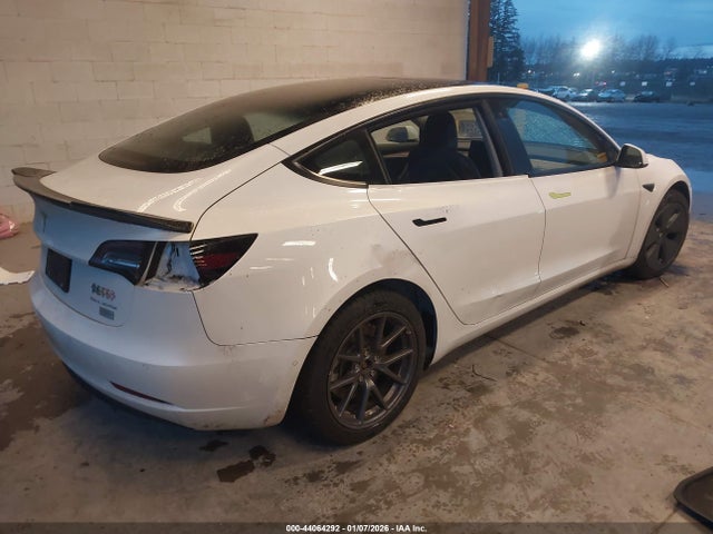 2022 TESLA MODEL 3 5YJ3E1EB3NF240747 Photo 3