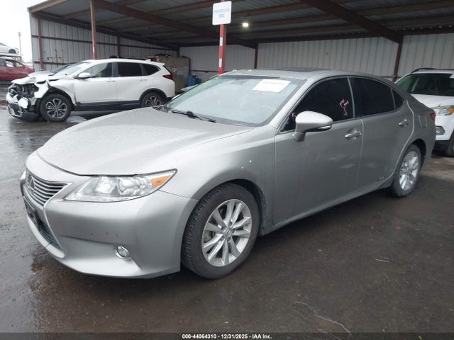 JTHBW1GG1F2078153 Lexus ES 300H