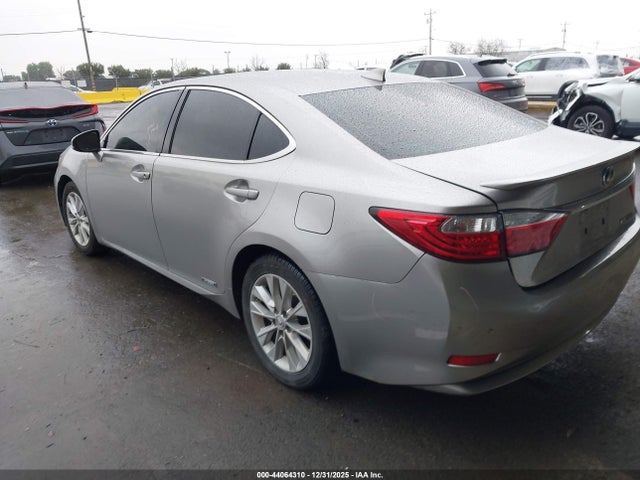 JTHBW1GG1F2078153 Lexus ES 300H