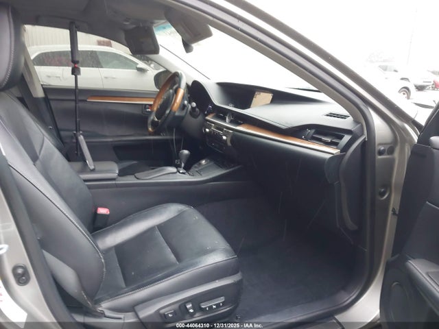 JTHBW1GG1F2078153 Lexus ES 300H