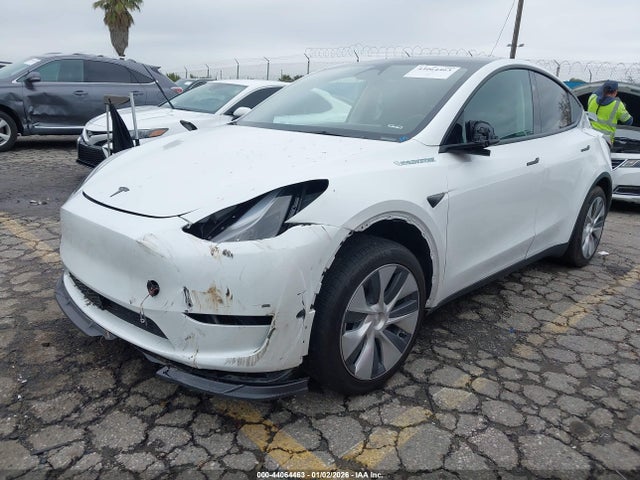 2024 TESLA MODEL Y 7SAYGDED3RF087959 Photo 1