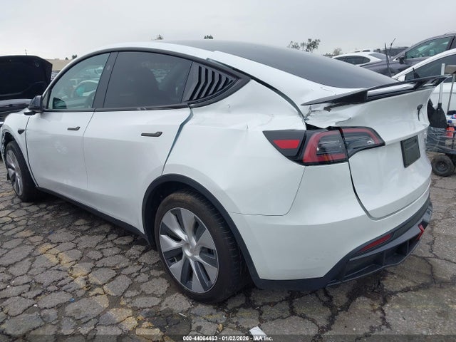 2024 TESLA MODEL Y 7SAYGDED3RF087959 Photo 2