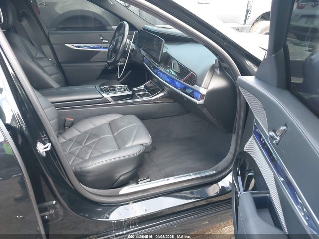 WBA23EH06RCP65465 BMW 740I