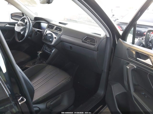 3VVNB7AX6RM199197 Volkswagen Tiguan 2.0t Se/2.0t Wolfsburg Edition