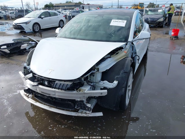 2018 TESLA MODEL 3 5YJ3E1EB5JF134410 Photo 1