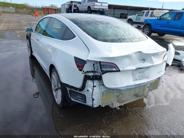 2018 TESLA MODEL 3 5YJ3E1EB5JF134410 Photo 2