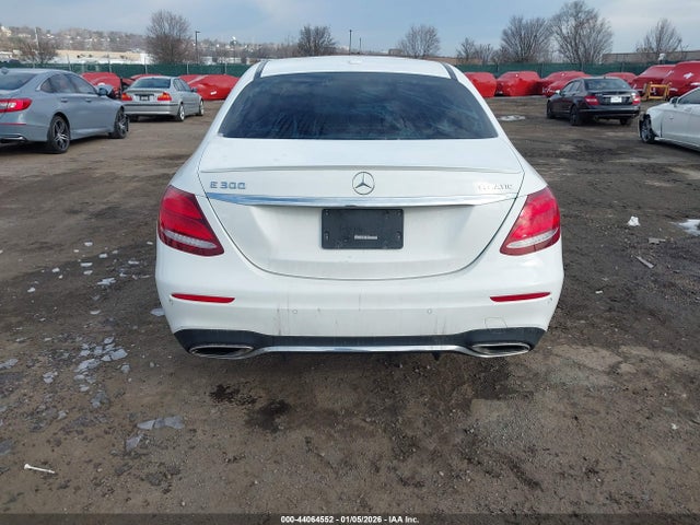 WDDZF4KB8HA060518 Mercedes-Benz E 300 4matic