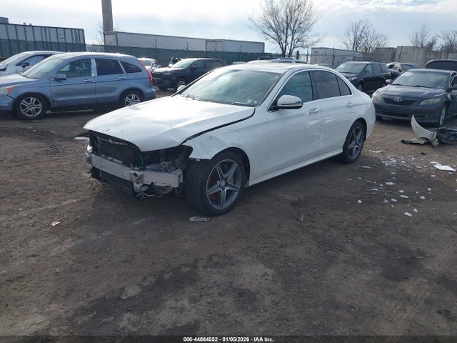 WDDZF4KB8HA060518 Mercedes-Benz E 300 4matic