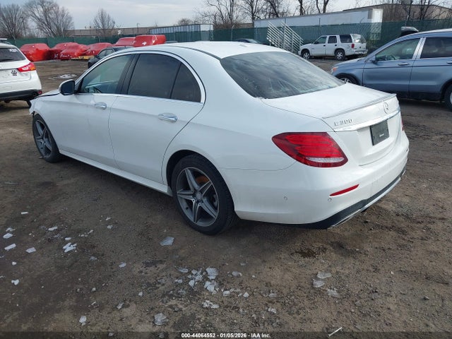 WDDZF4KB8HA060518 Mercedes-Benz E 300 4matic