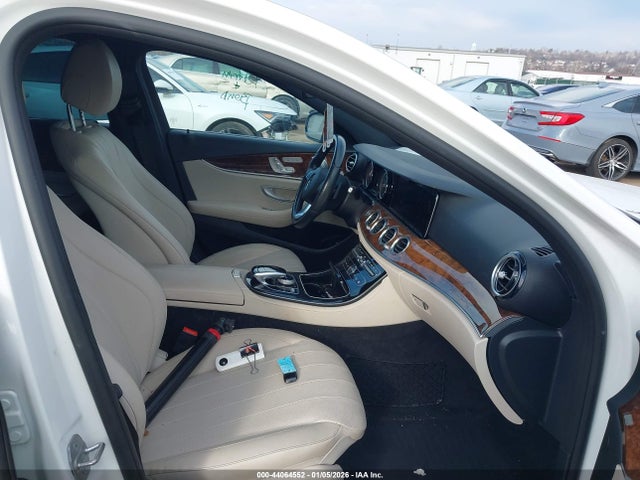 WDDZF4KB8HA060518 Mercedes-Benz E 300 4matic