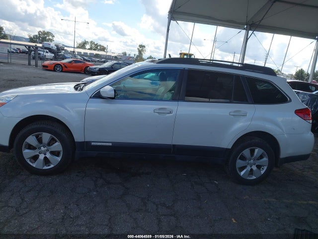 44064589 :رقم المزاد ، 4S4BRBKC7B3320124 vin ، 2011 Subaru Outback 2.5i Limited مزاد بيع