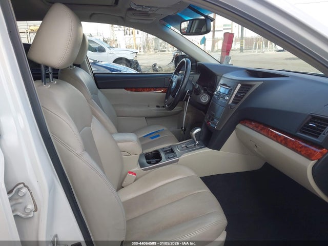 44064589 :رقم المزاد ، 4S4BRBKC7B3320124 vin ، 2011 Subaru Outback 2.5i Limited مزاد بيع