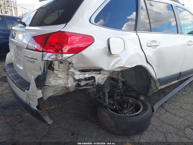 44064589 :رقم المزاد ، 4S4BRBKC7B3320124 vin ، 2011 Subaru Outback 2.5i Limited مزاد بيع