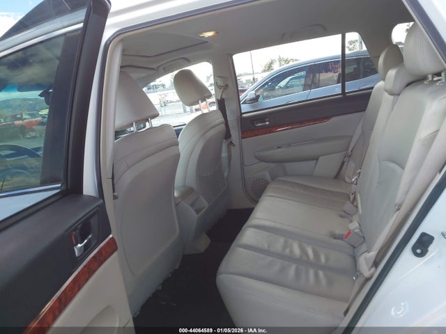 44064589 :رقم المزاد ، 4S4BRBKC7B3320124 vin ، 2011 Subaru Outback 2.5i Limited مزاد بيع