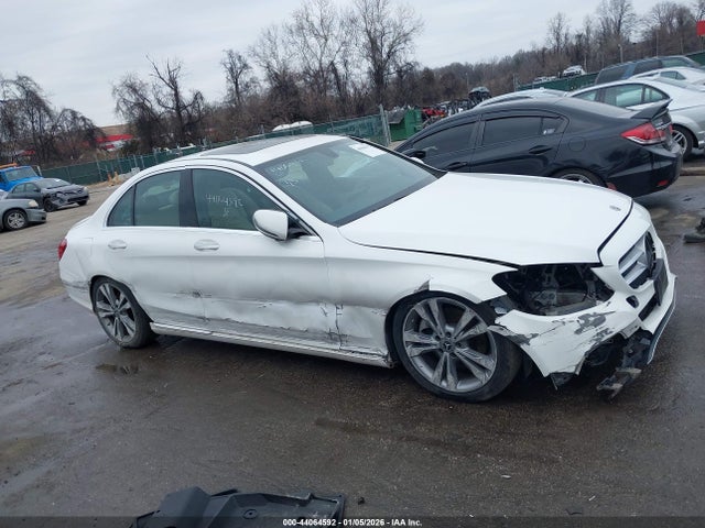 44064592 :رقم المزاد ، 55SWF4JBXJU280561 vin ، 2018 Mercedes-benz C 300 مزاد بيع