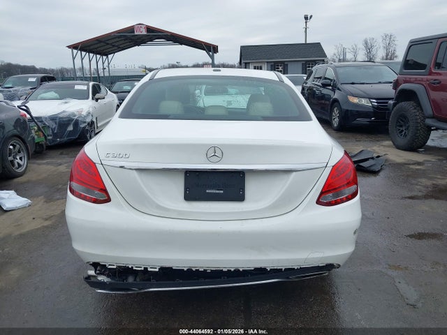 44064592 :رقم المزاد ، 55SWF4JBXJU280561 vin ، 2018 Mercedes-benz C 300 مزاد بيع
