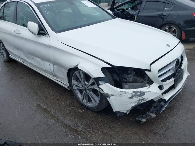 44064592 :رقم المزاد ، 55SWF4JBXJU280561 vin ، 2018 Mercedes-benz C 300 مزاد بيع