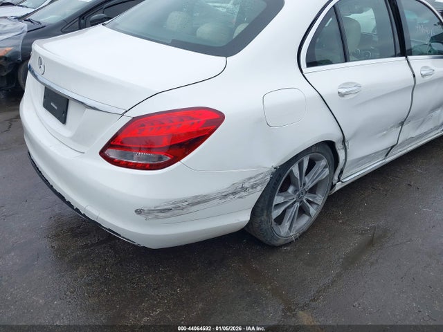 44064592 :رقم المزاد ، 55SWF4JBXJU280561 vin ، 2018 Mercedes-benz C 300 مزاد بيع