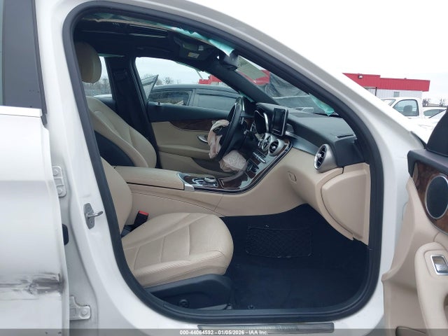 44064592 :رقم المزاد ، 55SWF4JBXJU280561 vin ، 2018 Mercedes-benz C 300 مزاد بيع