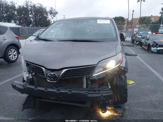 Toyota SIENNA SE 2020 5TDXZ3DC3LS048216 Image 12
