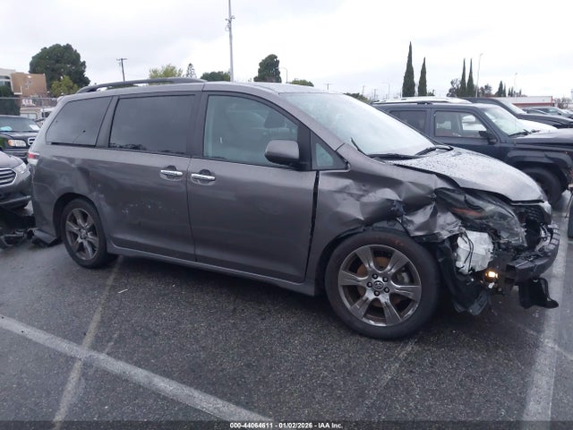 Toyota SIENNA SE 2020 5TDXZ3DC3LS048216 Image 13