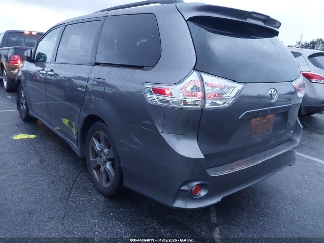 Toyota SIENNA SE 2020 5TDXZ3DC3LS048216 Image 3