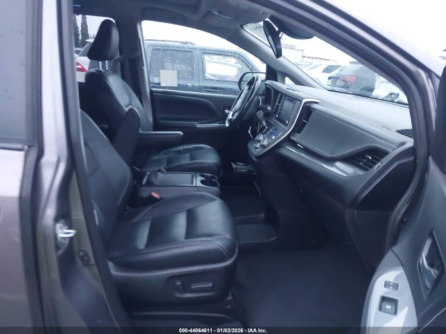 Toyota SIENNA SE 2020 5TDXZ3DC3LS048216 Image 5