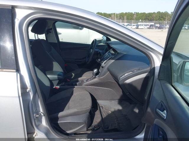 1FADP3K2XEL403041 Ford FOCUS SE