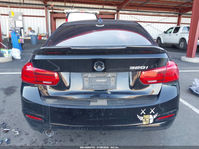 Продаж на аукціоні авто 2018 Bmw 320i, vin: WBA8E1G5XJNU92260, номер лоту: 44064762