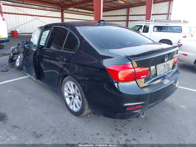 2018 BMW 320I WBA8E1G5XJNU92260 Photo 2