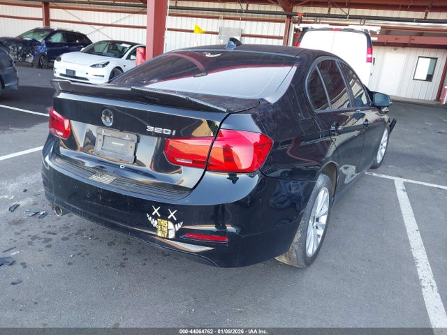 2018 BMW 320I WBA8E1G5XJNU92260 Photo 3