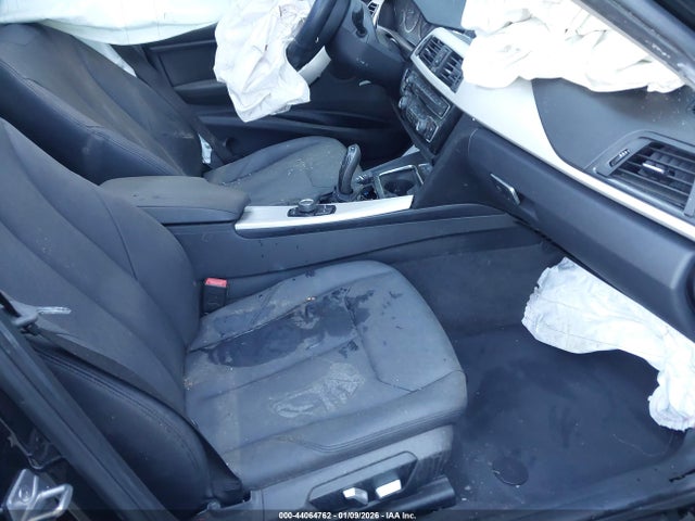 2018 BMW 320I WBA8E1G5XJNU92260 Photo 4