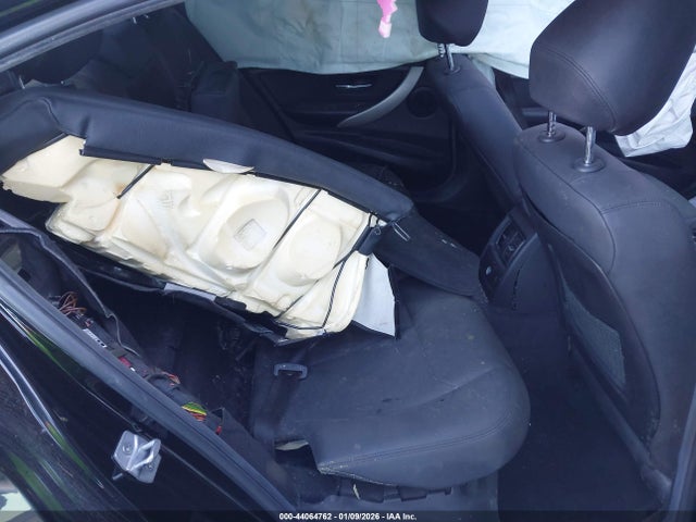 2018 BMW 320I WBA8E1G5XJNU92260 Photo 7