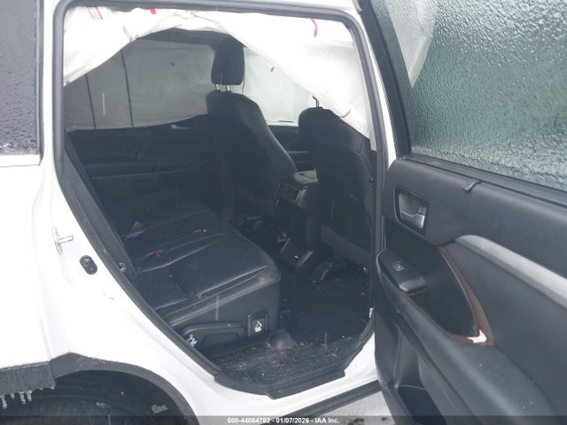 Toyota Highlander Xle 2017 5TDJZRFH3HS520035 Image 8