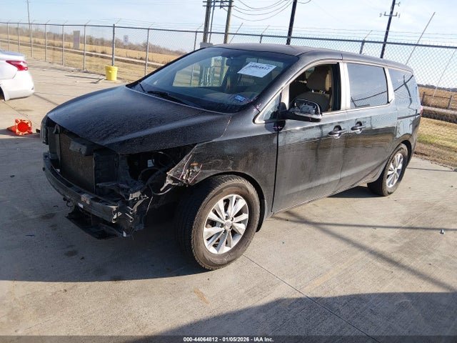 KIA SEDONA LX 2018 KNDMB5C12J6384570 Image 2
