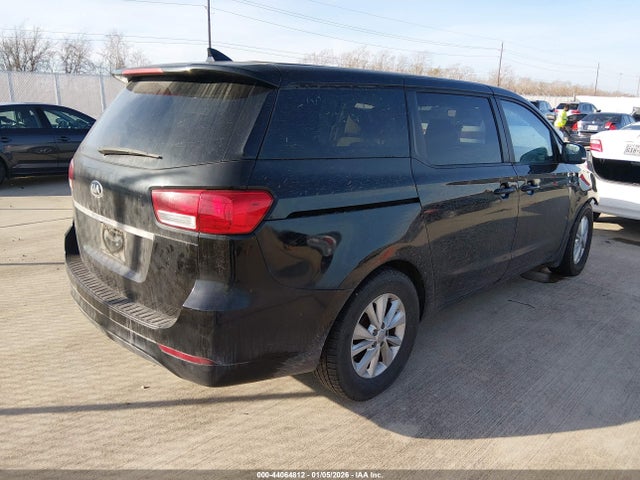 KIA SEDONA LX 2018 KNDMB5C12J6384570 Image 4