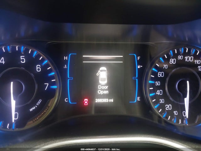 Продаж на аукціоні авто 2015 Chrysler 200 Limited, vin: 1C3CCCABXFN505548, номер лоту: 44064837