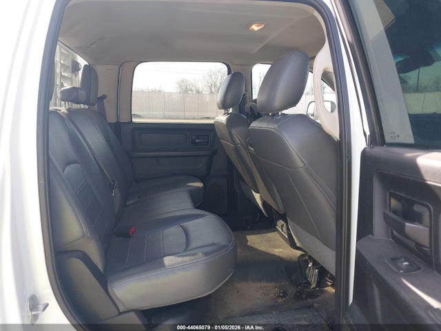 3C6UR5HJXJG332792 RAM 2500 Tradesman 4x4 8&#039; Box