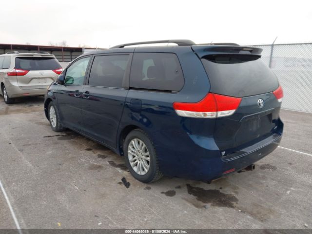 2011 TOYOTA SIENNA 5TDYK3DCXBS013440 Photo 2