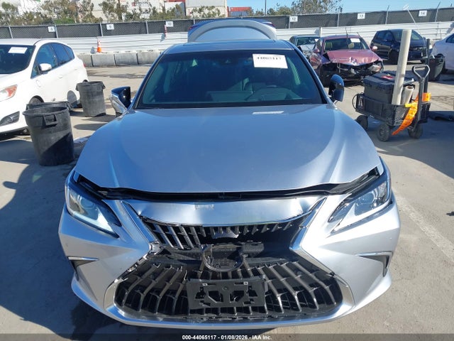 Lexus ES 300H 2025 58ADA1C10SU073569 Image 13