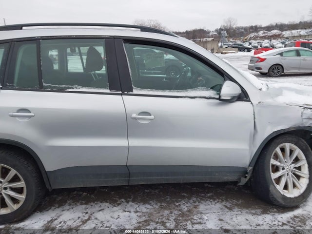 Продаж на аукціоні авто 2018 Volkswagen Tiguan Limited 2.0t, vin: WVGBV7AX4JK004195, номер лоту: 44065133