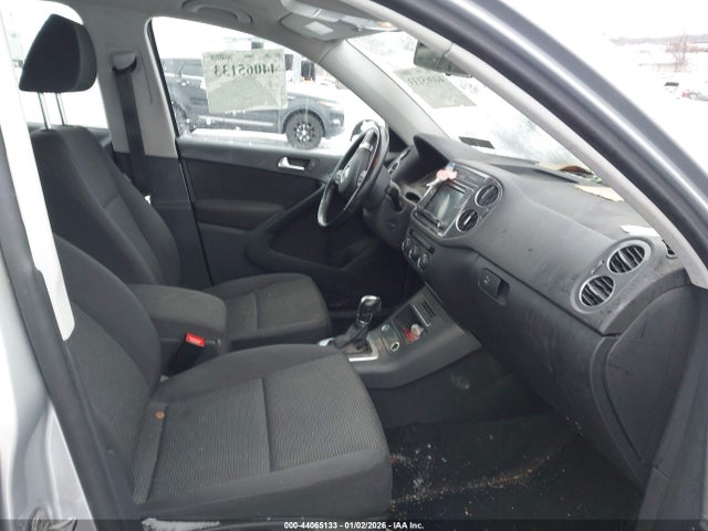 Продаж на аукціоні авто 2018 Volkswagen Tiguan Limited 2.0t, vin: WVGBV7AX4JK004195, номер лоту: 44065133