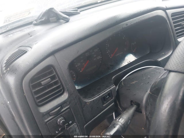 2000 Infiniti G20 Luxury/touring მანქანა იყიდება აუქციონზე, vin: JNKCP11A4YT304883, აუქციონის ნომერი: 44065190