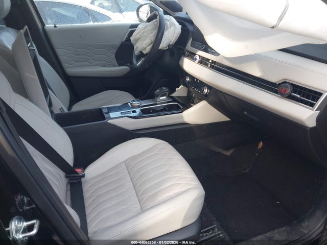 2025 MITSUBISHI OUTLANDER JA4J4WA84SZ022253 Photo 4