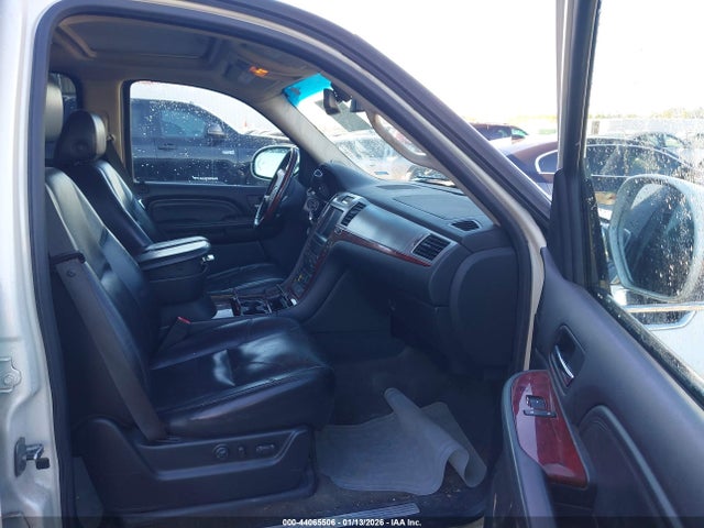 2008 CADILLAC ESCALADE ESV 1GYFK66808R135369 Photo 4
