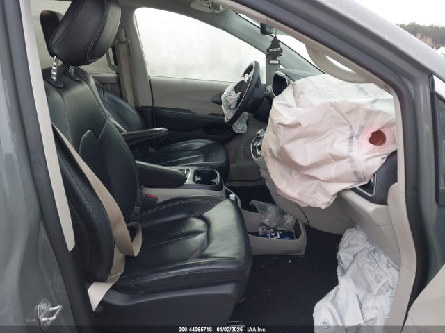 Продажа на аукционе авто 2022 Chrysler Pacifica Touring L, vin: 2C4RC1BG3NR233625, номер лота: 44065718
