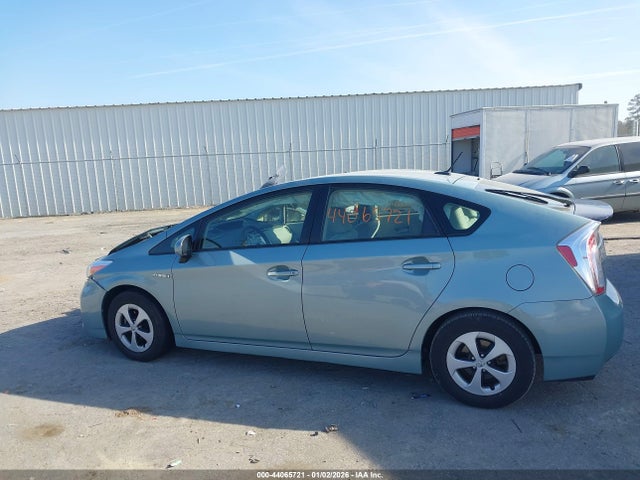 Toyota Prius Three 2015 JTDKN3DU1F1913121 Image 14