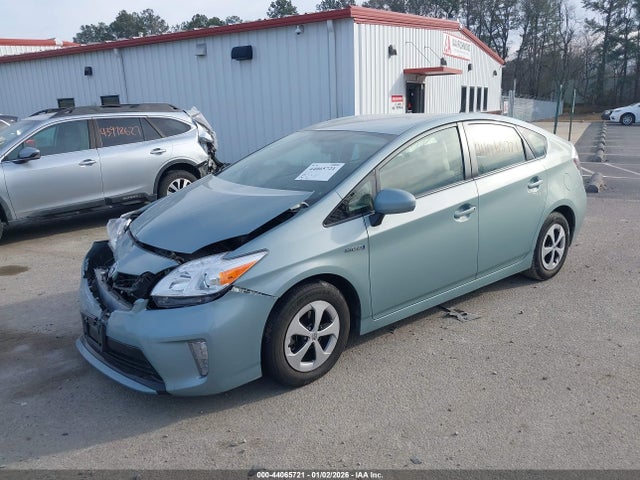 Toyota Prius Three 2015 JTDKN3DU1F1913121 Image 2
