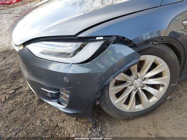 2018 TESLA MODEL X 5YJXCBE23JF111754 Photo 5